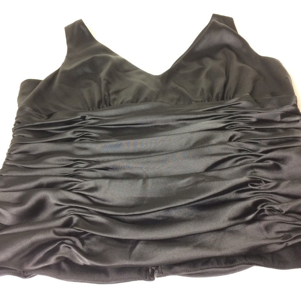 Adrianna Papell Top Size 16 Black V-neckline